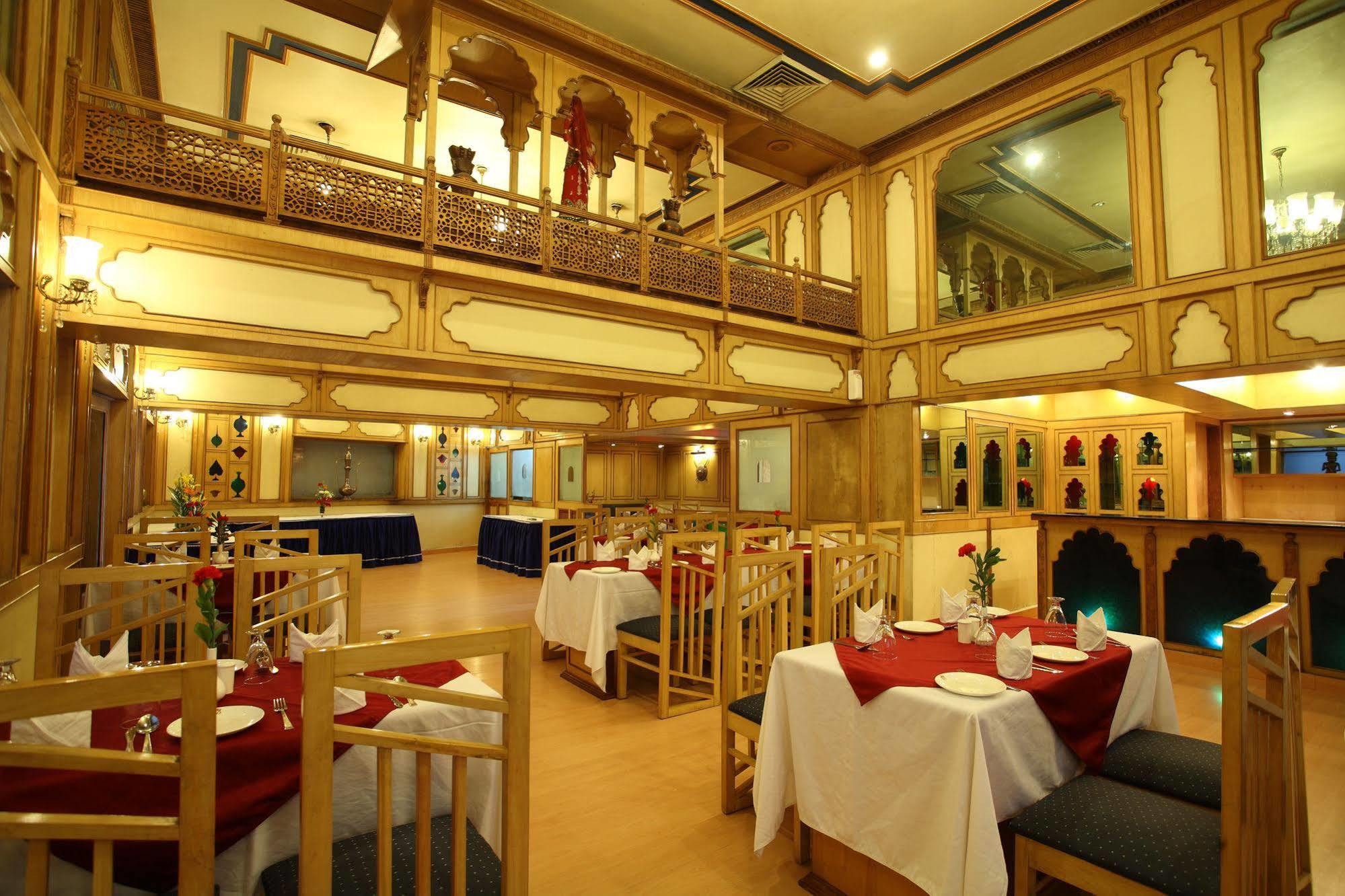 Hotel Om Tower Jaipur Eksteriør bilde