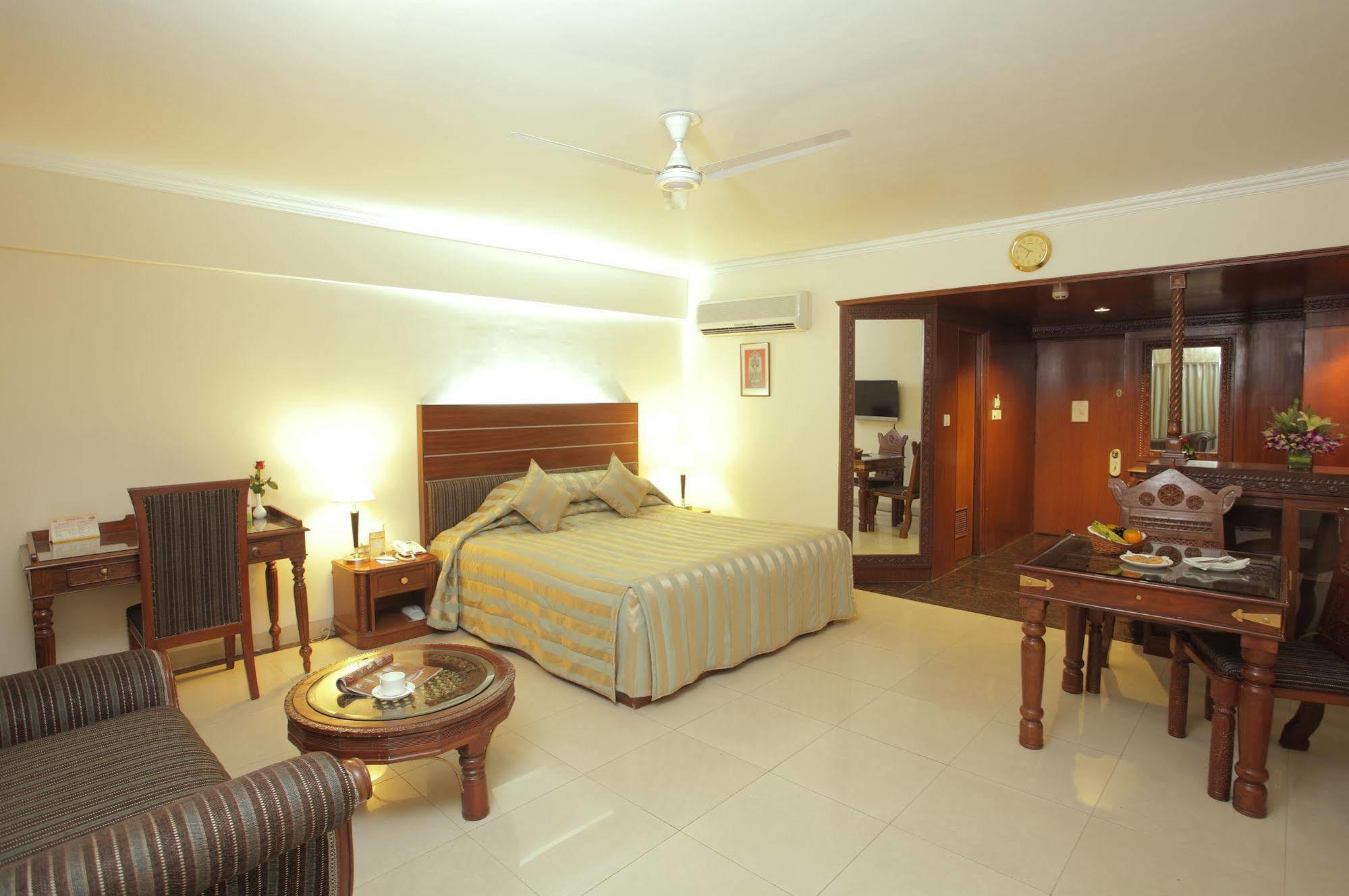 Hotel Om Tower Jaipur Eksteriør bilde